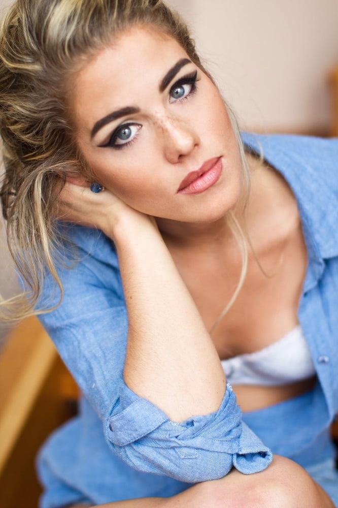 Emily bett rickards
 #99093359