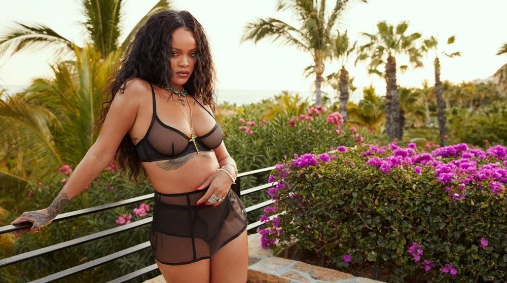 Rihanna #98303150
