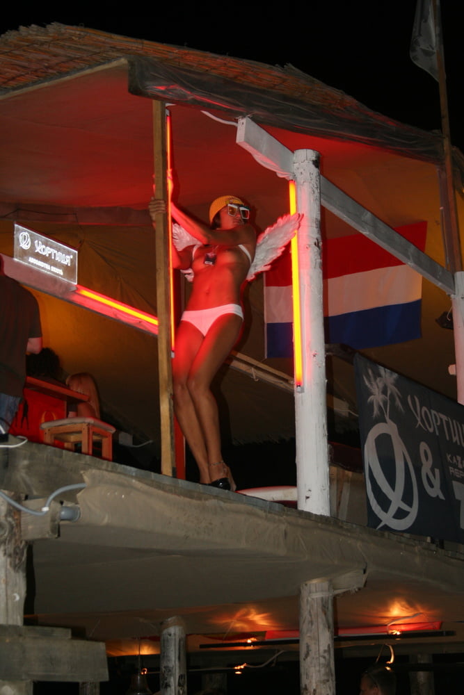 Fiesta en la playa desnuda
 #93778606
