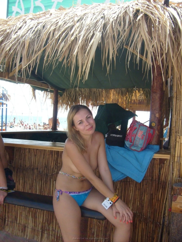 Fiesta en la playa desnuda
 #93778679