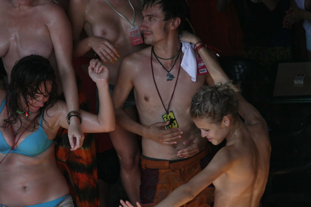 Fiesta en la playa desnuda
 #93778766