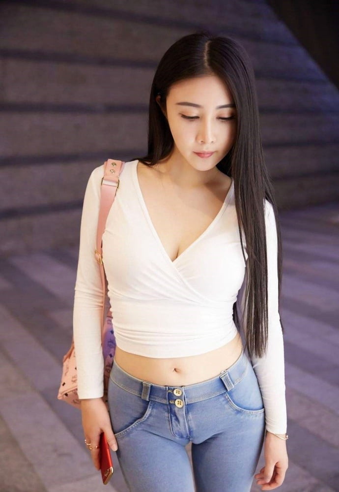 それらのセクシーなアジアのラクダのつま先....
 #103550859