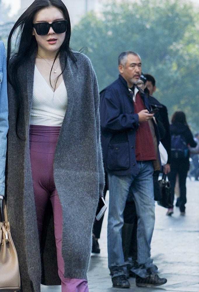 それらのセクシーなアジアのラクダのつま先....
 #103550897