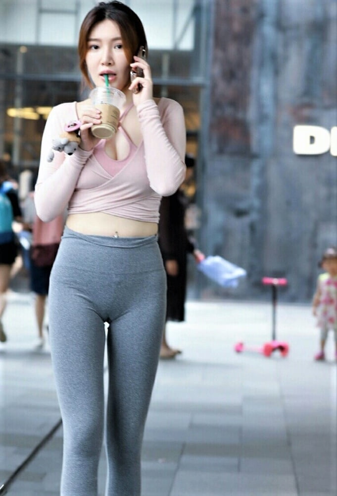 それらのセクシーなアジアのラクダのつま先....
 #103550947