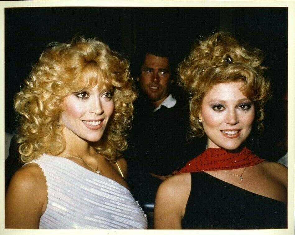 Audrey y Judy Landers
 #90820585