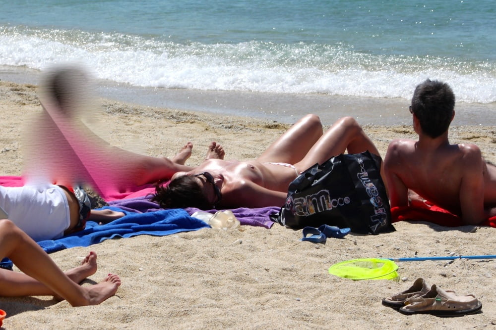 Italian mom white tits topless Mykonos beach #82432569