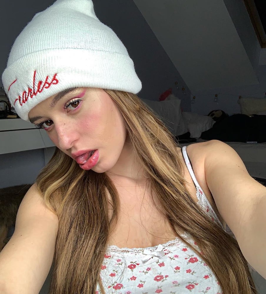 Lea elui (modelo francesa de instagram)
 #83263871
