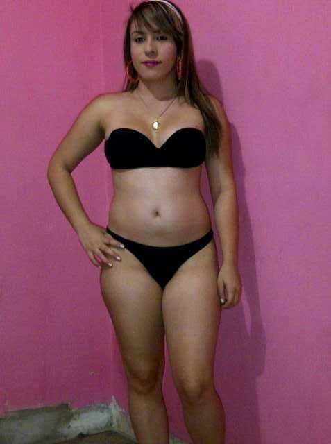 Estudiante puta posa desnuda para su novio #90725038