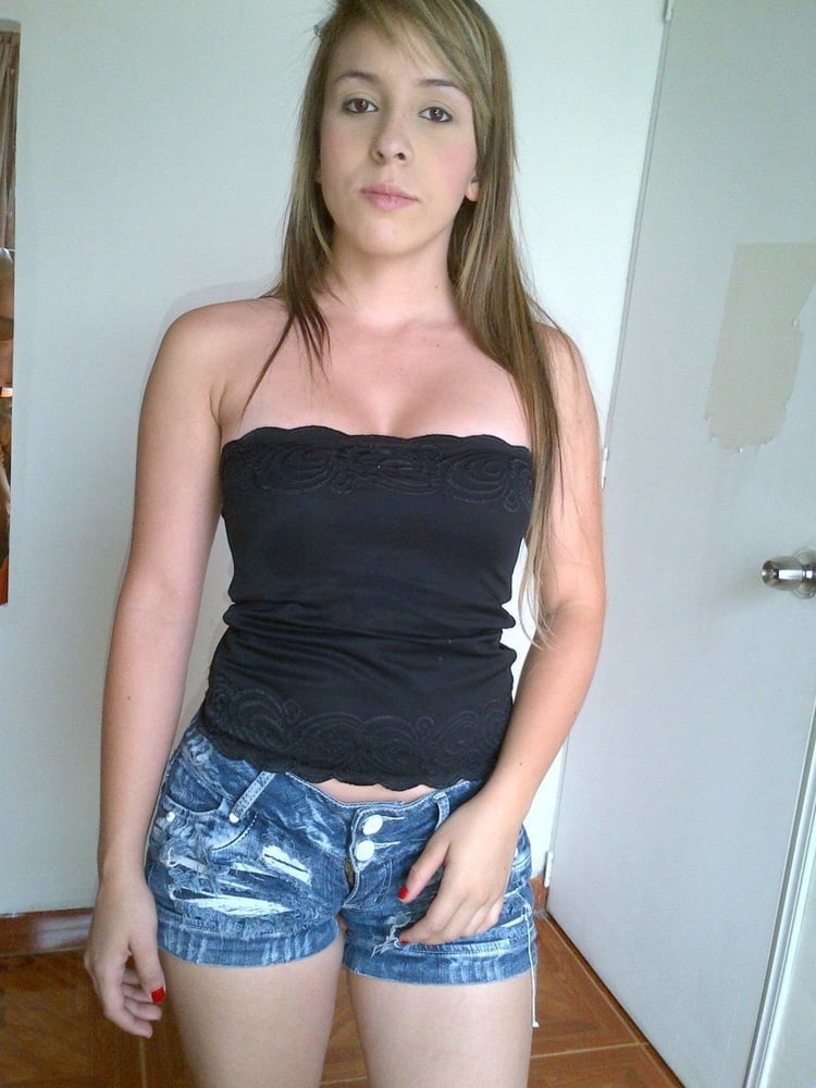 Estudiante puta posa desnuda para su novio #90725127
