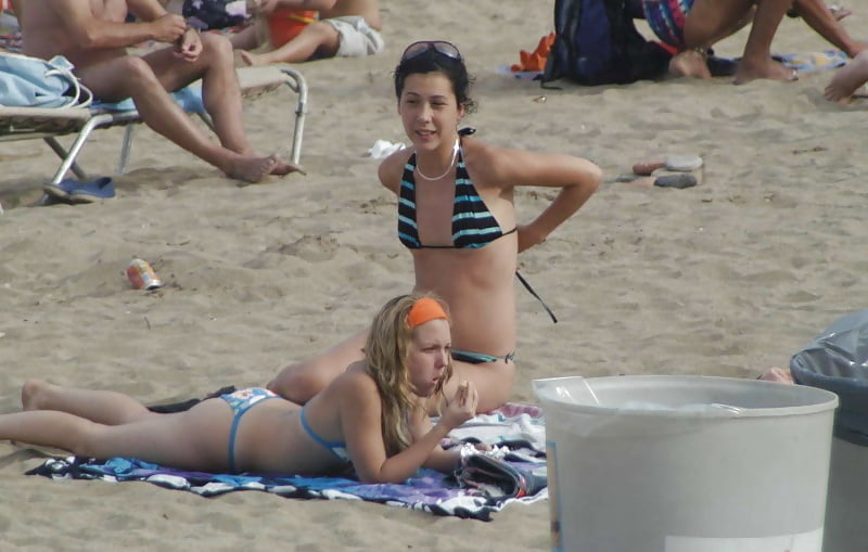 oben ohne am Strand #102988729