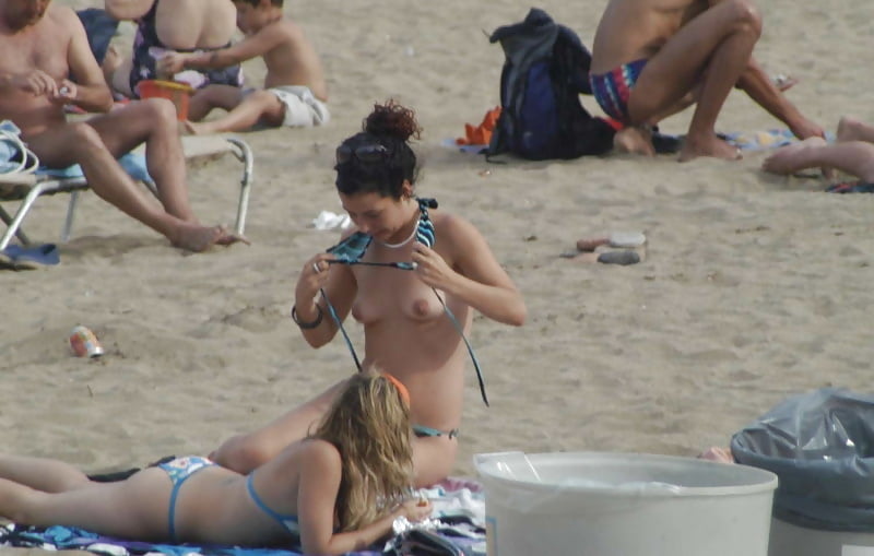 oben ohne am Strand #102988732