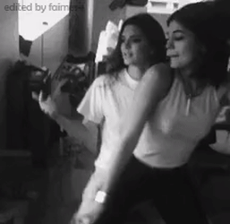 Kylie and kendall gifs
 #93191601