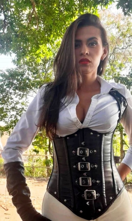 Diosa de la dominación femenina 9
 #104819456