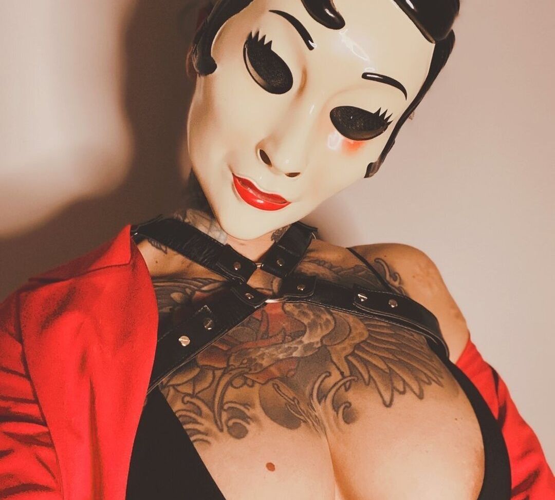 Zahra Schreiber desnuda #109850981