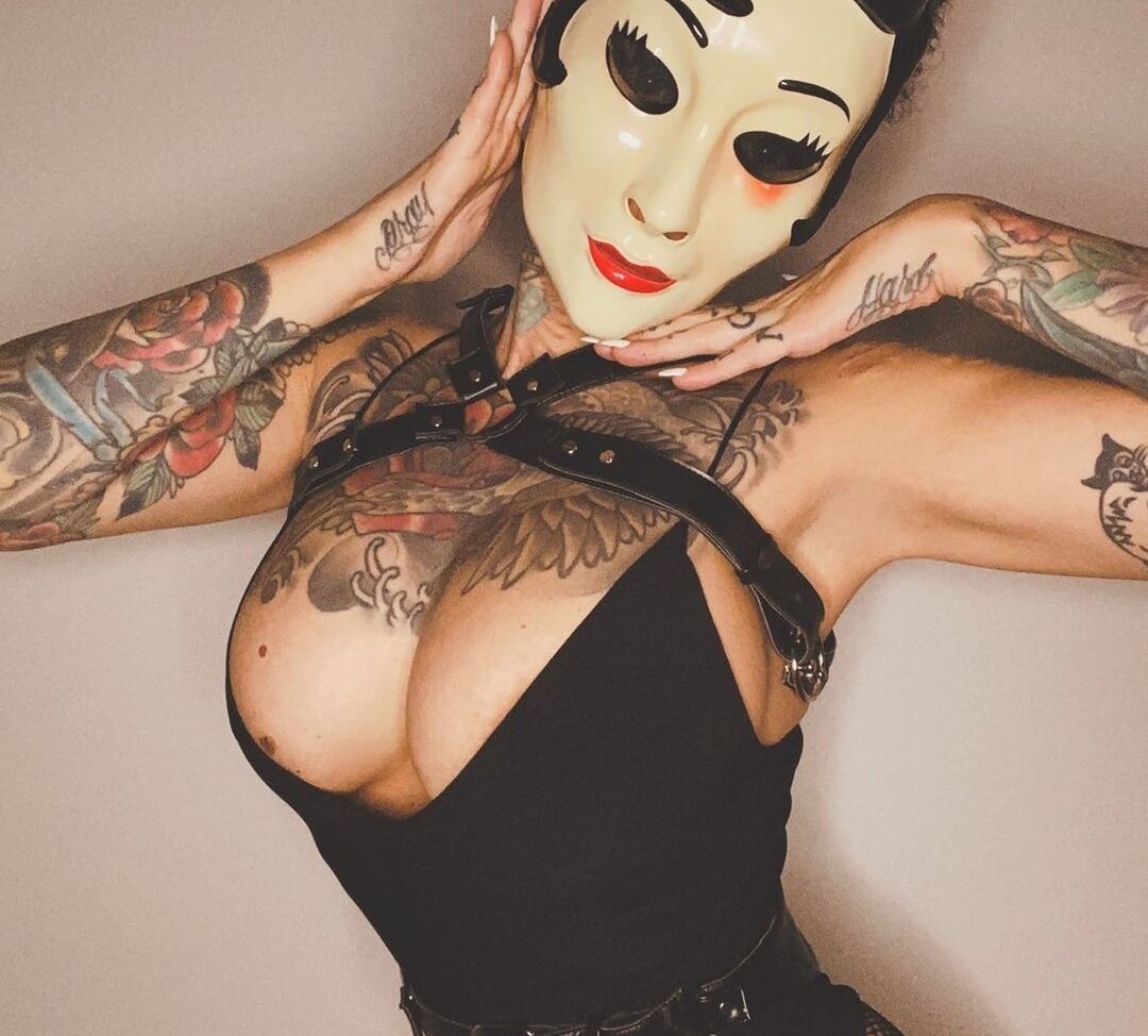 Zahra Schreiber desnuda #109850982