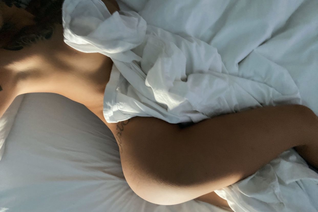 Zahra Schreiber desnuda #109850988