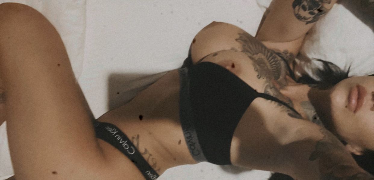 Zahra Schreiber desnuda #109850996