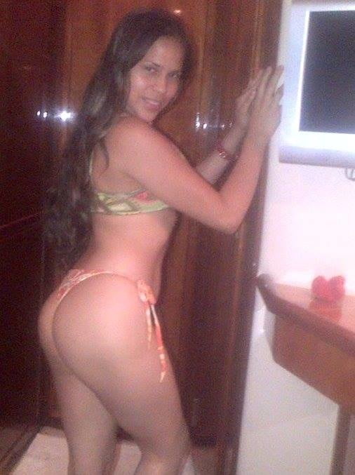 Mix de culos de venezolanas en bikini puticas ricas
 #80583309