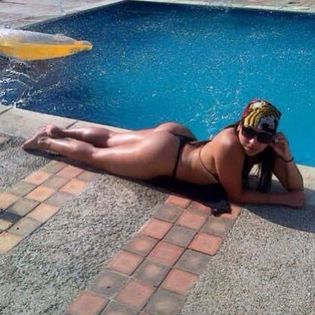 Mix de culos de venezolanas en bikini puticas ricas
 #80583374