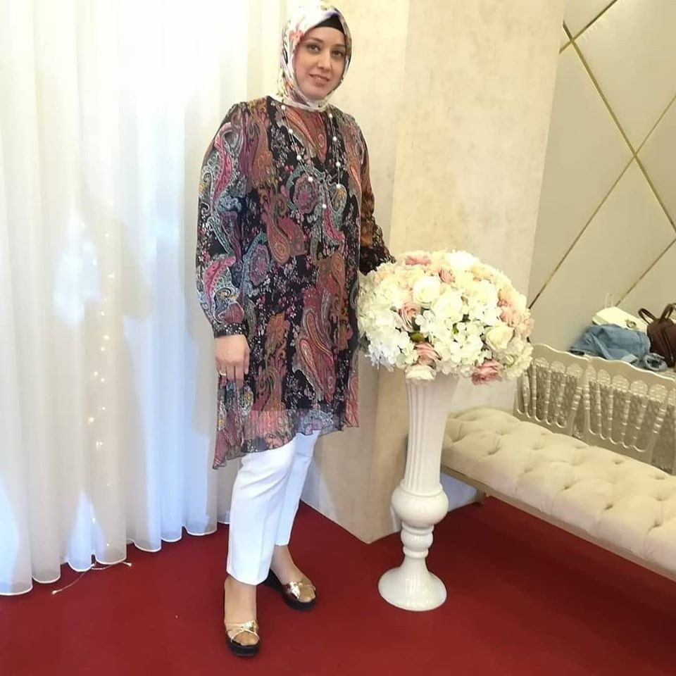 Muslimischer Hijab Türkisch
 #88608172