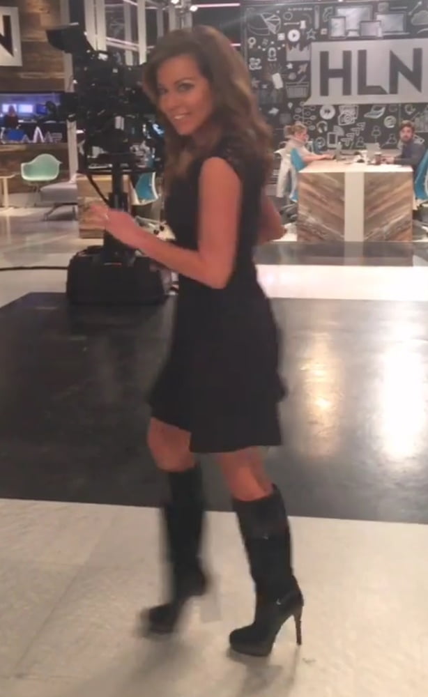 Female Celebrity Boots &amp; Leather - Robin Meade #99979005