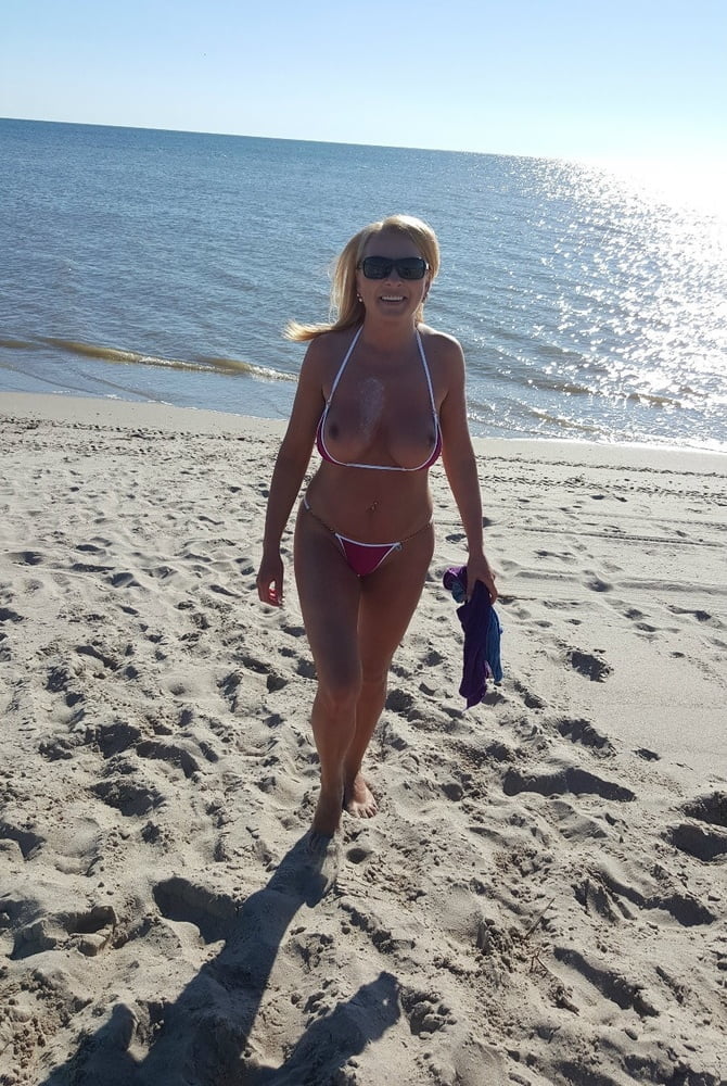 gorgeous blonde mature loves to flash her cat #88922380