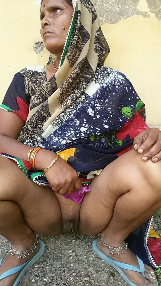 Bihari aunty neelam kumari show boobs and pussy
 #94421665