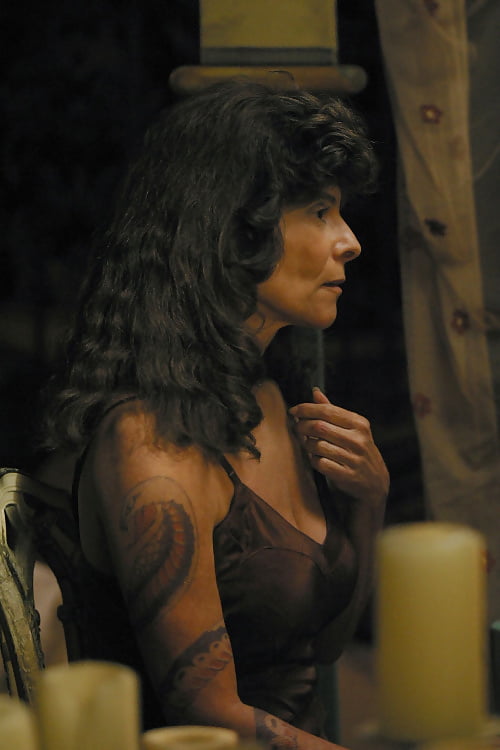 Una celebridad favorita--adrienne barbeau
 #101768018