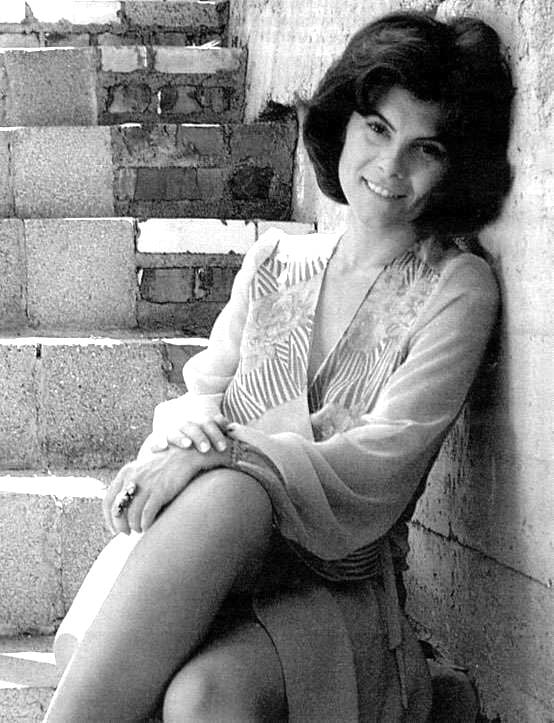 Una celebridad favorita--adrienne barbeau
 #101768024
