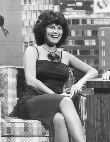 Una celebridad favorita--adrienne barbeau
 #101768346