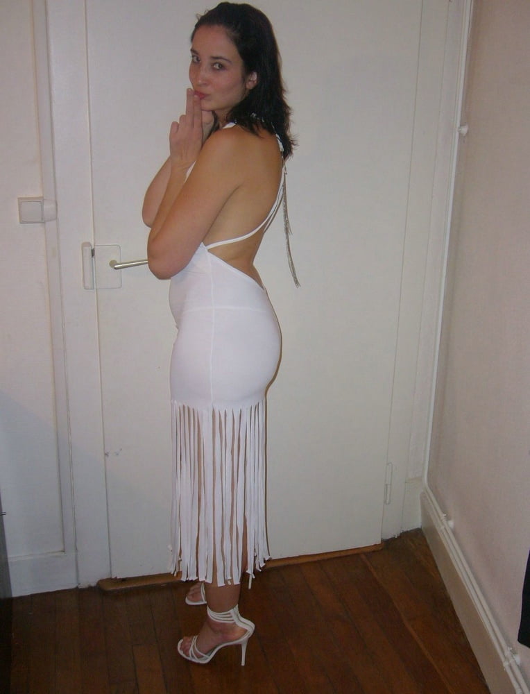 Jolie amatrice bruna che aime la queue
 #95919081