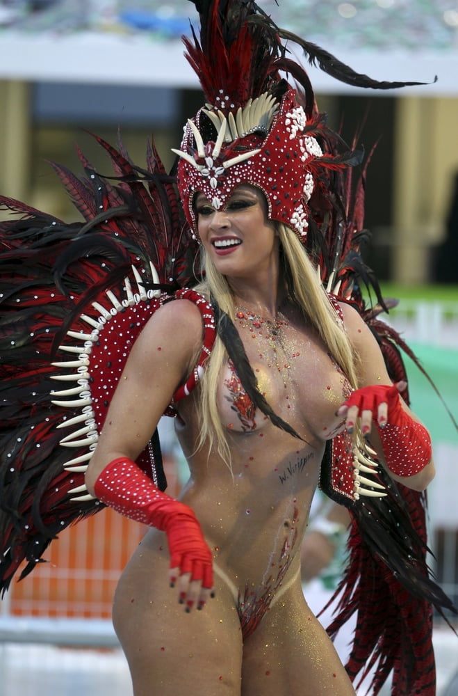 Voll nackte Mädchen aus rio Karneval
 #103611425
