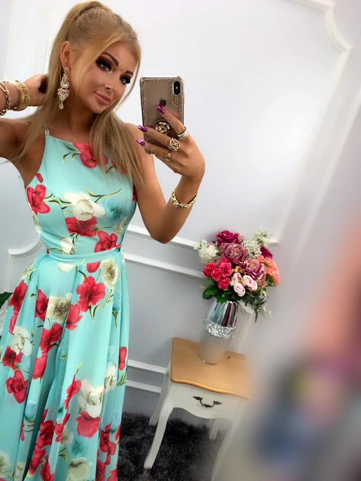 Me encantan las chicas con vestidos
 #95160916