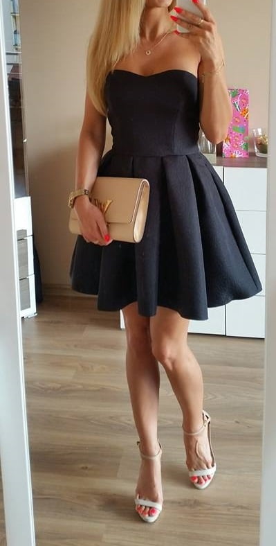 I just love girls in dresses #95160980