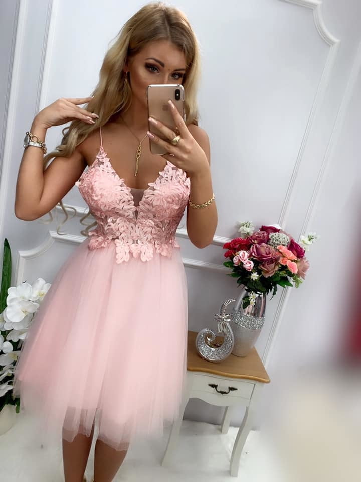 Me encantan las chicas con vestidos
 #95161161