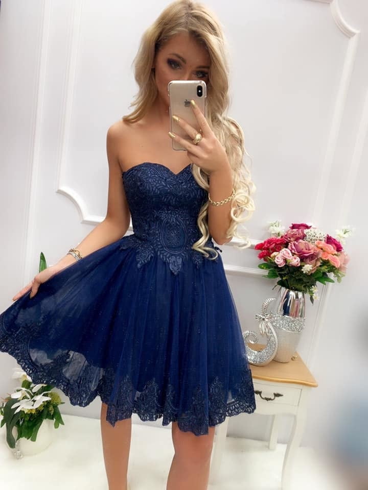 Me encantan las chicas con vestidos
 #95161170