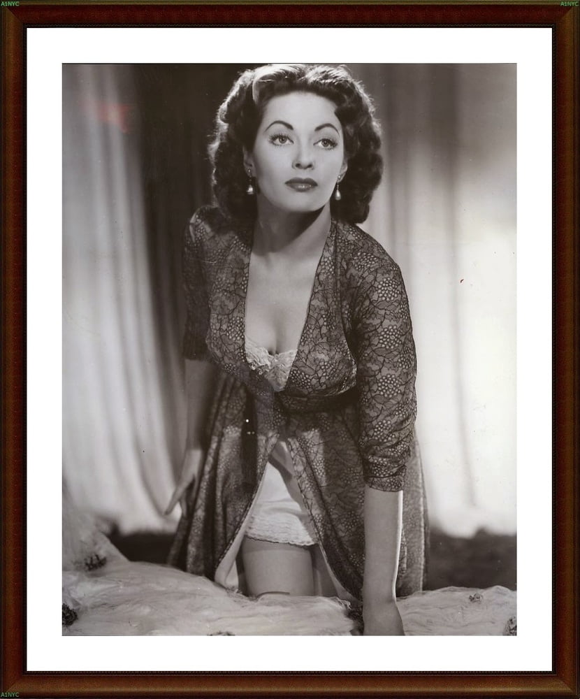 A1nyc betty page o yvonne de carlo quien es quien
 #92080299