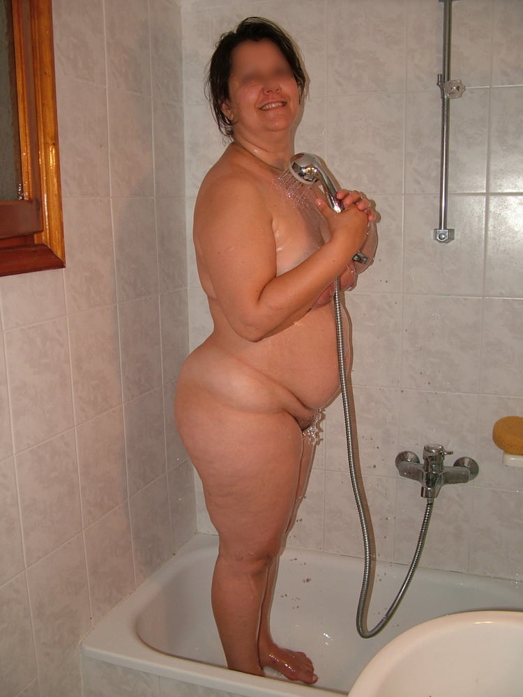 matures sexy, amateurs, curvy et bbw dans une baignoire
 #95164849