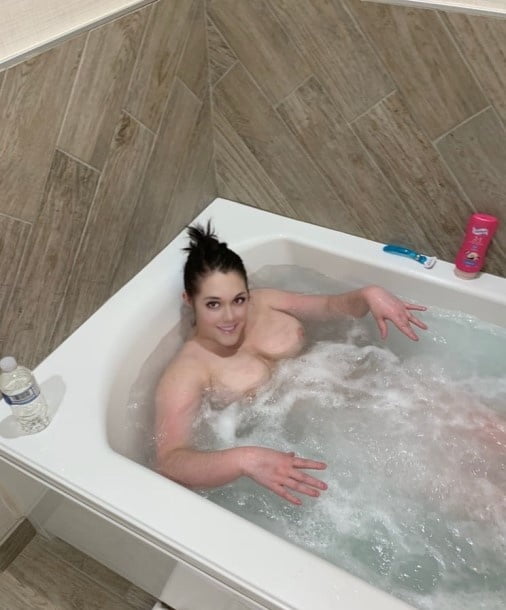 Sexy matures, amateurs, curvy and bbw in bath tub #95164876