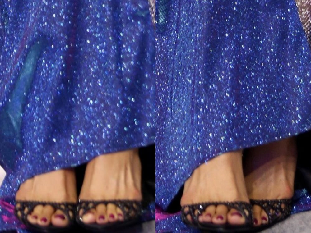 レジーナ-カサンドラのセクシーな脚の足とハイヒールの
 #97763311