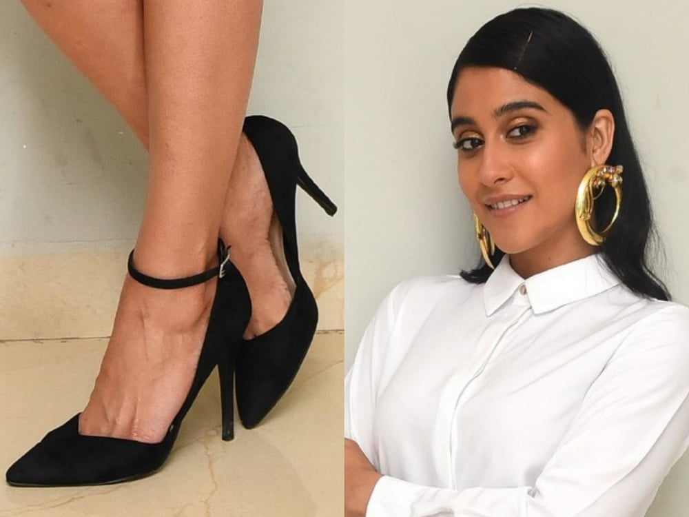 Regina-cassandra pies sexy de la pierna y los tacones altos
 #97763322