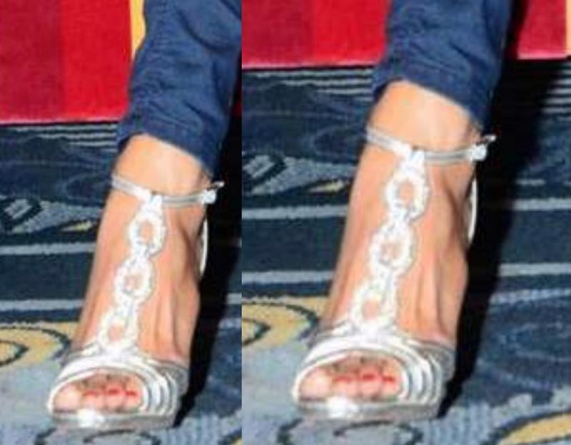 レジーナ-カサンドラのセクシーな脚の足とハイヒールの
 #97763391