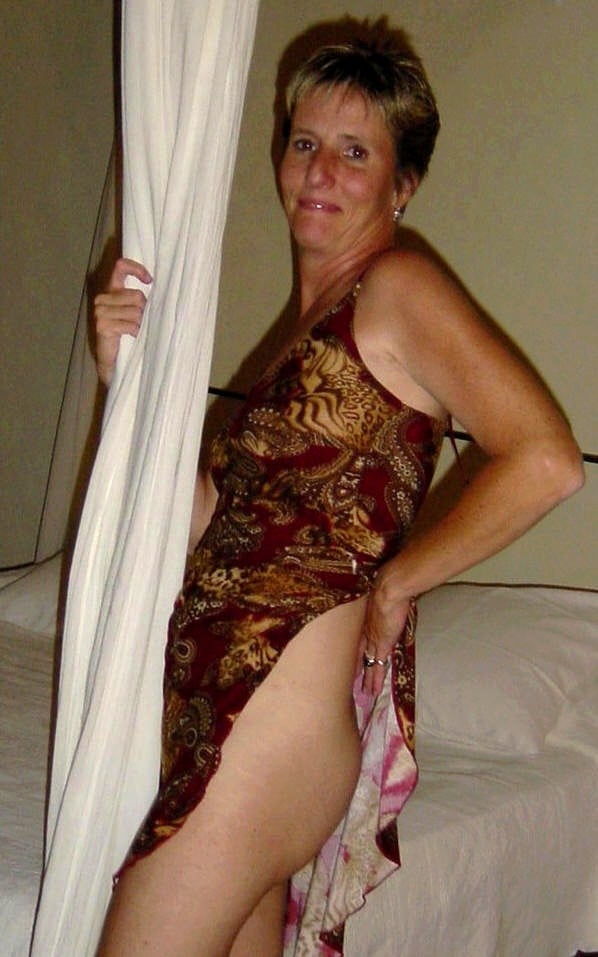 Bi swinger slut Aileen, cocks and cunts forever. #80063279