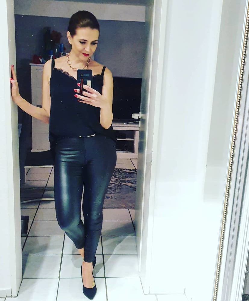 Echt amateur mutter sara so heiß
 #98517883