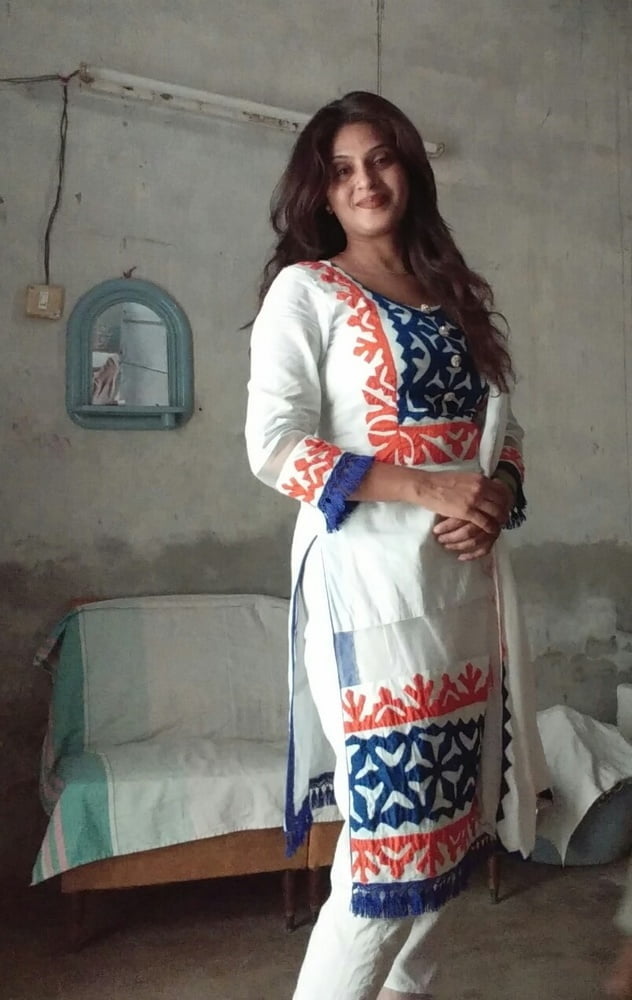 Pakistani Karachi Hot &amp; Beautiful Call Girl #95535460