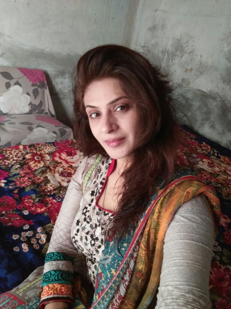 Pakistani Karachi Hot &amp; Beautiful Call Girl #95535466