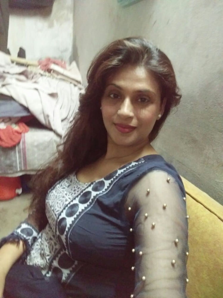 Pakistani Karachi Hot &amp; Beautiful Call Girl #95535467