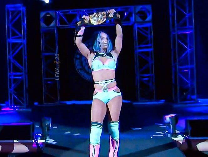 Sasha Banks nackt #108289049