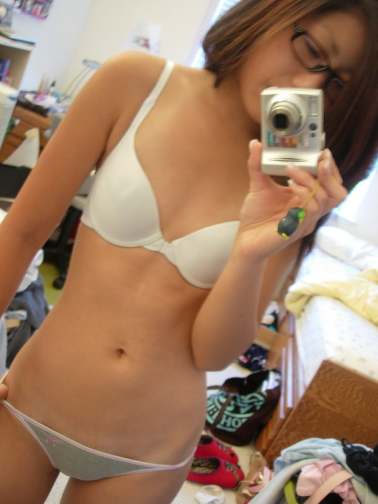 Japanese Girlfriend Selfie Nudes #94122172