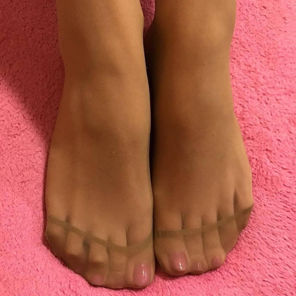 Feet #93898331